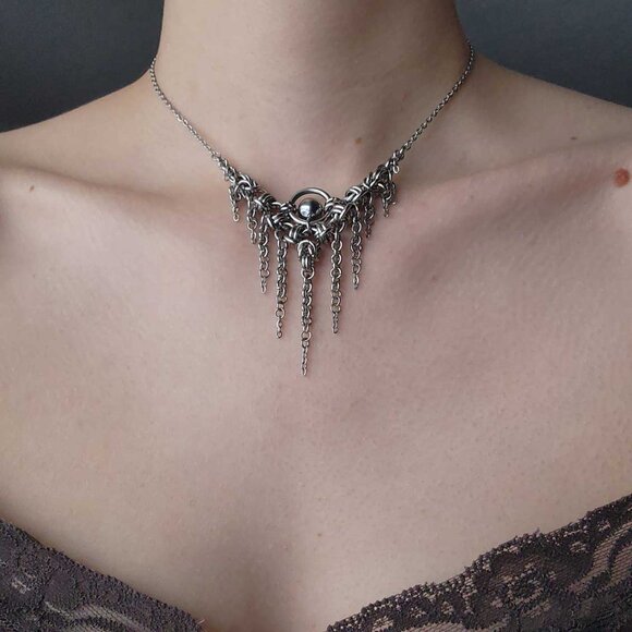 Gothic silver V shaped chandelier necklace - Picture 3 of 9